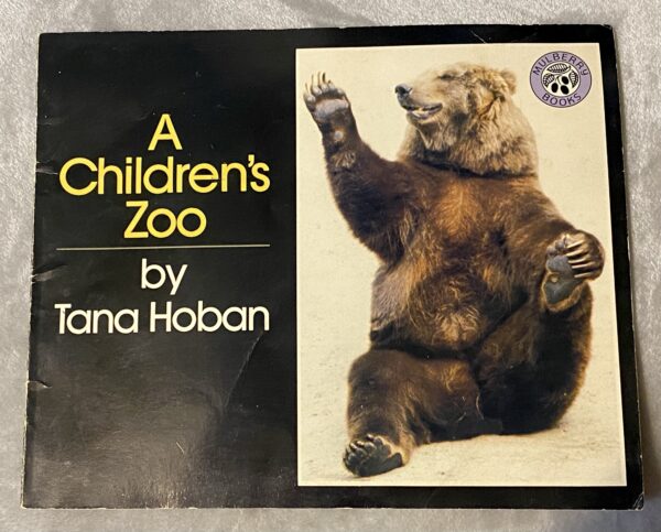 A Children's Zoo / Tana Hoban / Older Book Fair Condition