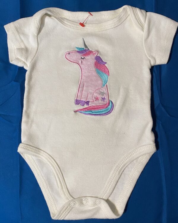 Mon Cheri Baby / Cream Onesie / Unicorn Applique / 0-3 months / Good Condition