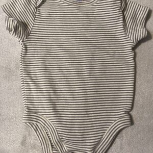 Old Navy / Gray and White Striped Onesie / 3-6 months / Great Condition